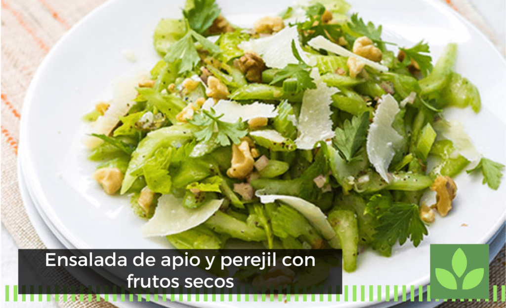 Ensalada de apio y perejil con frutos secos